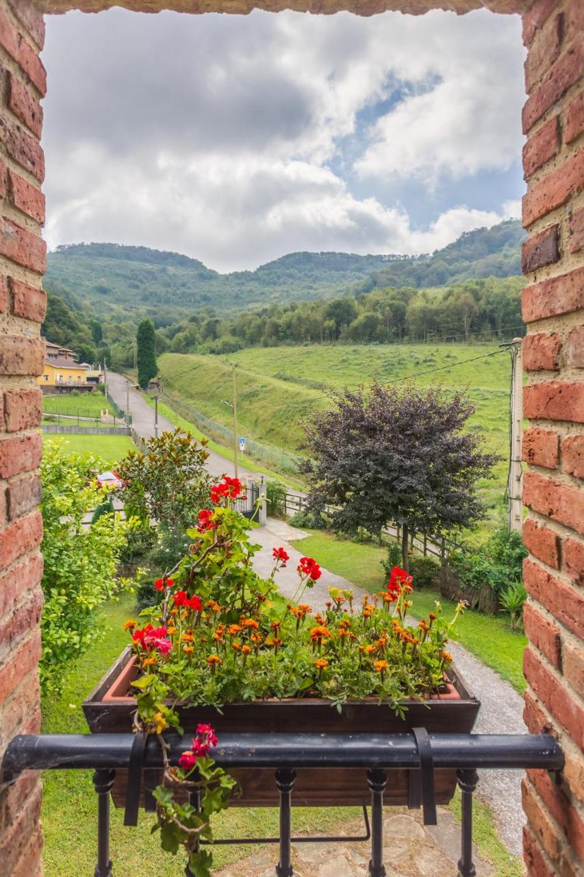 Casa La Escuela Holiday home Tuilla
